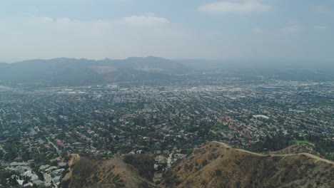 4k-60-Fps-Filmische-Drohnenaufnahmen-In-Glendale-Mountains-Mit-Blick-Auf-Los-Angeles