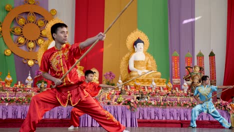 Los-Chinos-Shaolin-Realizan-Artes-Marciales-Chinas-Durante-El-Festival-De-Cumpleaños-De-Buda-En-El-Templo