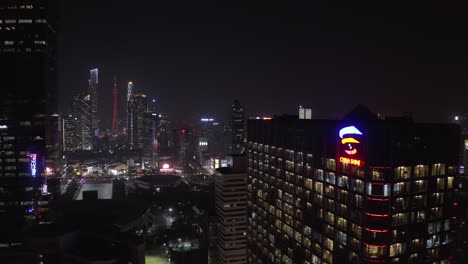 Vista-De-Pájaro-Del-área-De-Linhexi-De-La-Plaza-Citic-Y-Cbd-Y-Torre-De-Cantón-En-La-Noche-En-El-Fondo,-Guangzhou,-China