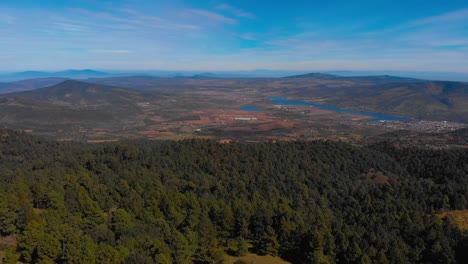 Slow-scenic-drone-shot-coming-down-above-the-countryside-in-Mazamitla,-Mexico