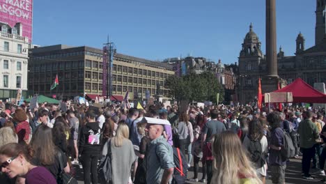 Tomas-De-Multitud-De-Personas-Que-Protestan-Contra-El-Cambio-Climático-En-La-Plaza-George