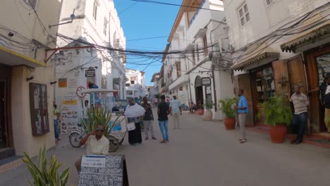 People-on-street-everyday-life-in-Stone-Town,-Zanzibar,-Tanzania