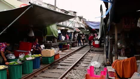 An-exciting-train-ride-to-Mae-Klong-Railway-Market