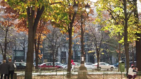 Bucharest,-Romania---November-:-Autumn-season-in-the-city,-with-brown-leaves,-sidewalks,-cars,-and-people