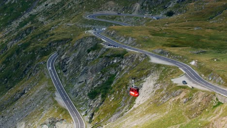 Vista-De-La-Carretera-Transfagarasan-Y-Del-Teleférico