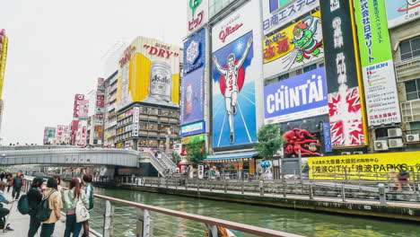 Zeitraffer-überfüllte-Menschen-Auf-Dem-Namba-Straßenmarkt-In-Osaka,-Japan