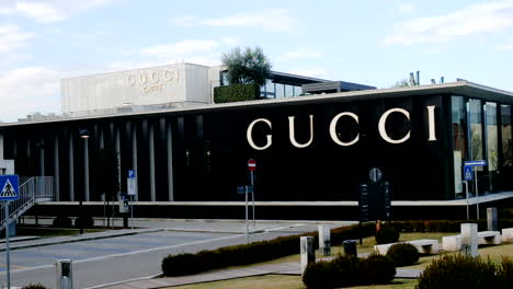 The-Mall,-Leccio-Outlet-luxury-store