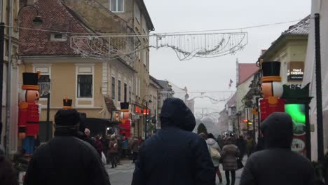 Cityscape-in-december-on-the-streets-of-Brasov-with-christmas-lights-and-shops-in-a-touristic-and-populated-zone