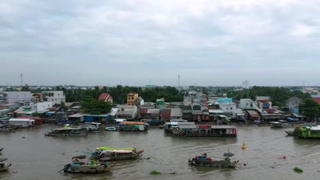 Cai-Rang-floating-market-on-the-Mekong-River,-Vietnam