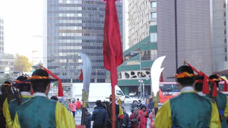 Ceremonia-De-Cambio-De-Guardia-De-La-Puerta-Palacio-Deoksugung-Seúl-Corea-Del-Sur