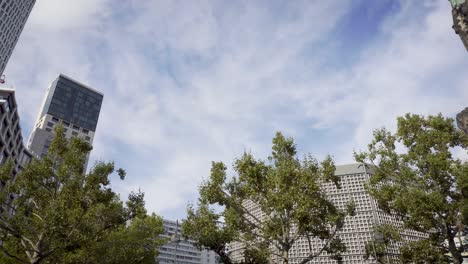 Von-Der-Historischen-Gedächtniskirche-In-Berlin-Bis-Zu-Den-Modernen-Hochhäusern-Am-Breitscheidplatz