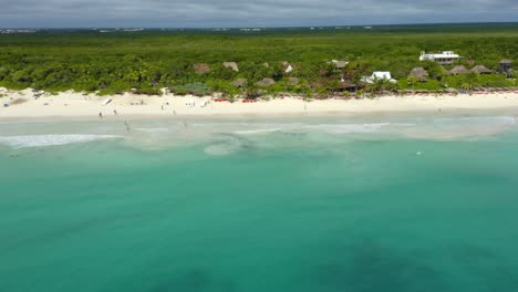 Luftanflug-Tropischer-Karibischer-Strand