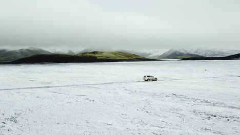 Toyota-Highlander-Crossover-SUV-in-Surreal-Landscape-Icelandic-Highlands,-Aerial