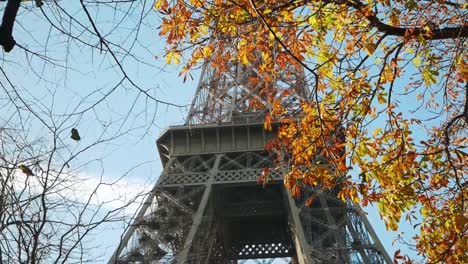 Nov-2019,-París,-Francia:-La-Gira-Eiffel-Filmada-Desde-Abajo-En-Un-Soleado-Día-De-Otoño