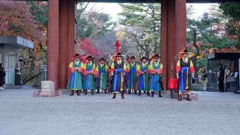 Zeremonie-Des-Torwächterwechsels-Deoksugung-Palace-Seoul-Südkorea