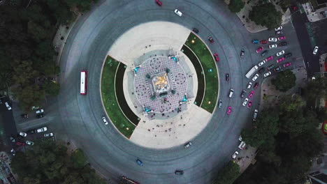 Aerial-rocket-shot-of-Monumento-a-la-Independencia-with-traffic-in-the-inner-city-of-Mexico-City