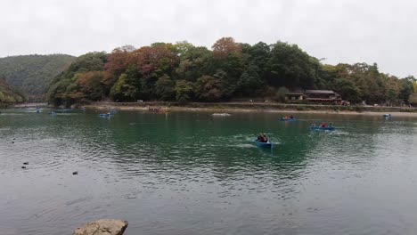 Row-Boats-On-Hozu-River,-Arashiyama-National-Park