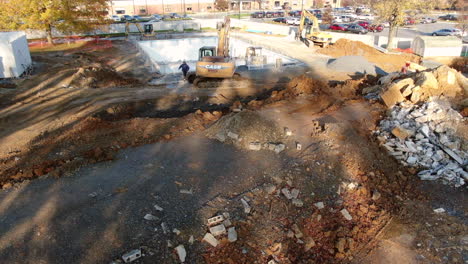 Construcción-De-Maquinaria-De-Movimiento-De-Tierra-Aérea-Piscina-Pública