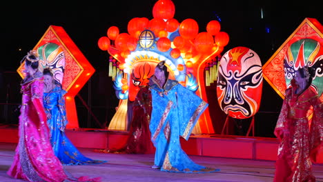 Espectáculo-De-Danza-China,-Bailarines-Tradicionales,-Cultura,-Festival,-Evento,-Actuación-Colorida,-Ballet-Oriental