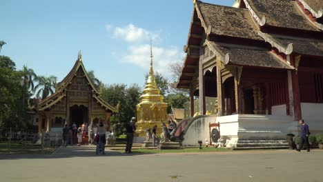 Phra-Singh-Temple-in-Chiang-Mai,-Thailand-during-visiting-hours
