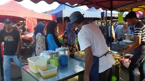 Shot-of-asian-man-making-Murtabak-at-Food-Market-Stall-in-the-evening