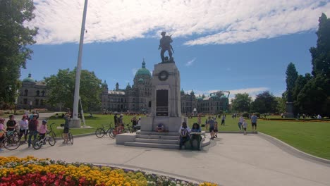 Menschen-Am-Victoria-Kenotaph-Und-Am-Kriegerdenkmal-Für-Den-Unbekannten-Soldaten