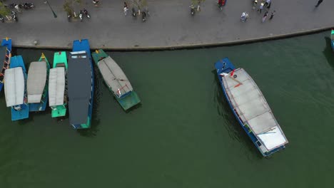 Top-down-Aerial-view-of-boats,-Hoi-An-in-Vietnam
