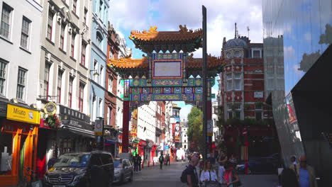 Londres,-Inglaterra,-Alrededor-De:-Puerta-De-China-En-Soho-En-Londres,-Reino-Unido