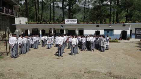 Estudiantes-Indios-De-Uttarakhand-En-Sus-Colegios-Escolares