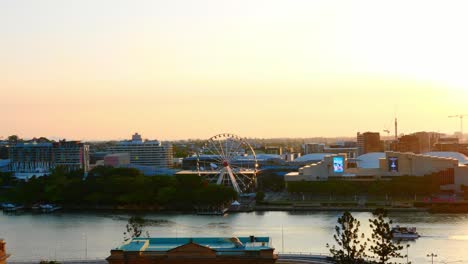 Luftaufnahme-Von-Brisbane-Southbank-In-Brisbane-Southbank-Fähre-Vor-Sonnenuntergang