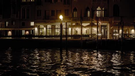 Paisaje-Urbano-Nocturno-De-Venecia,-Italia