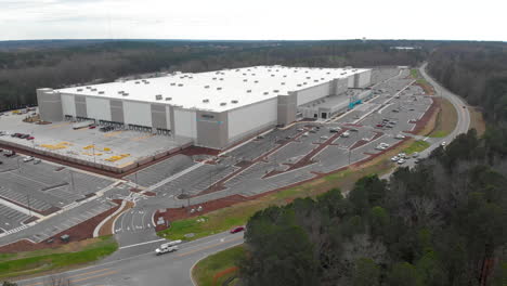 Amazon-Vertriebszentrum-Sammelt-Drohne-In-North-Carolina