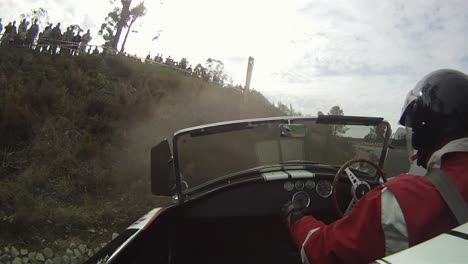 Pov:-Racer-In-Ac-Cobra-Dreht-Sich-An-Der-Ecke-Und-Muss-Zurücksetzen,-Weiter