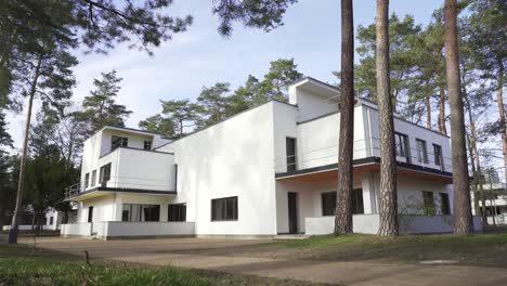 Historische-Bauhausarchitektur-Von-Walter-Gropius-In-Dessau,-Deutschland