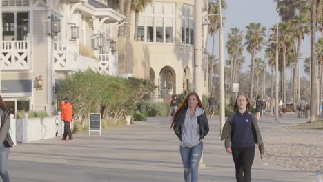 People-walking-along-the-Santa-Monica-Ocean-Front-Walk-in-Los-Angeles,-California