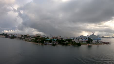 Eine-Langsame,-Stetige-Zeitrafferaufnahme-Des-Hafens-Im-Alten-San-Juan-Puerto-Rico