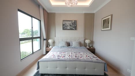 Einfache,-Aber-Elegante-Dekorationsidee-Für-Das-Hauptschlafzimmer-In-Weiß