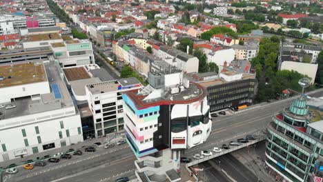 Vista-Aérea-Del-Edificio-De-La-Torre-Bierpinsel-En-Berlín,-Alemania