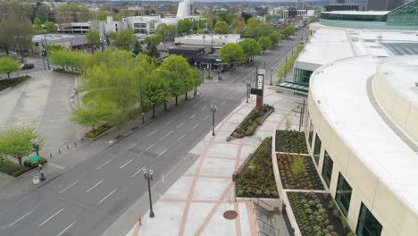 Imágenes-Aéreas-Históricas-Del-Centro-De-Convenciones-De-Oregon-Con-Calles-Vacías-Debido-A-La-Pandemia-Del-Covid-19