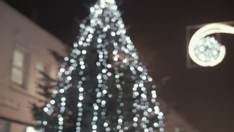 Riesiger-Weihnachtsbaum-Auf-Der-O&#39;connel-Street-Sligo,-Weihnachten