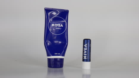 Crema-Nivea,-Cuidado-De-La-Salud,-Piel,-Dermatología,-Crema-Hidratante,-Producto,-Productos-Cosméticos,-Marca,-Higiene,-Loción-Para-Manos,-Cuidado-Del-Cuerpo,-Ilustración-De-Estudio,-Ilustrativo