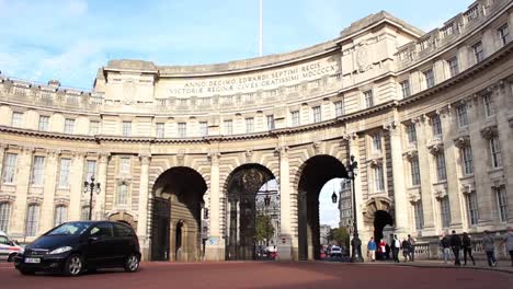 Traffic-Passing-Through-Admiralty-Arch-in-London-on-a-Sunny-Day