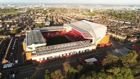 Kultige-Liverpool-Lfc-Anfield-Stadium-Fußballplatz-Luftaufnahme-Nahe-Umlaufbahn-Rechts