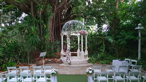 Drone-footage-of-Beautiful-garden-style-wedding-venue-at-Boulevard-Gardens,-Indoorpilly,-Queensland