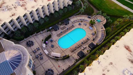 4k-aerial-view-of-Hilton-Hotels-pools,-Torrey-Pines