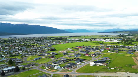 Luftaufnahme-über-Die-Stadt-Te-Anau