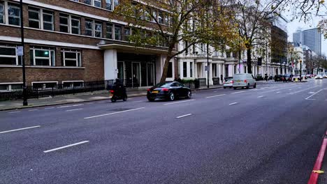 Autos-Und-Verkehrsstraße-In-Der-City-Of-London,-Großbritannien