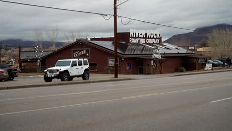 Local-diner-in-La-Verkin,-Utah-on-a-winter-day