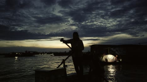 Am-Frühen-Morgen-Schwimmender-Markt-Im-Mekong-Delta