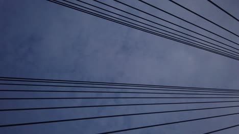 Mirando-Hacia-Los-Cables-Y-Torres-De-Mi-Puente-Thuan,-Un-Gran-Puente-Colgante-O-Un-Puente-Atirantado-En-El-Delta-Del-Mekong-En-Vietnam